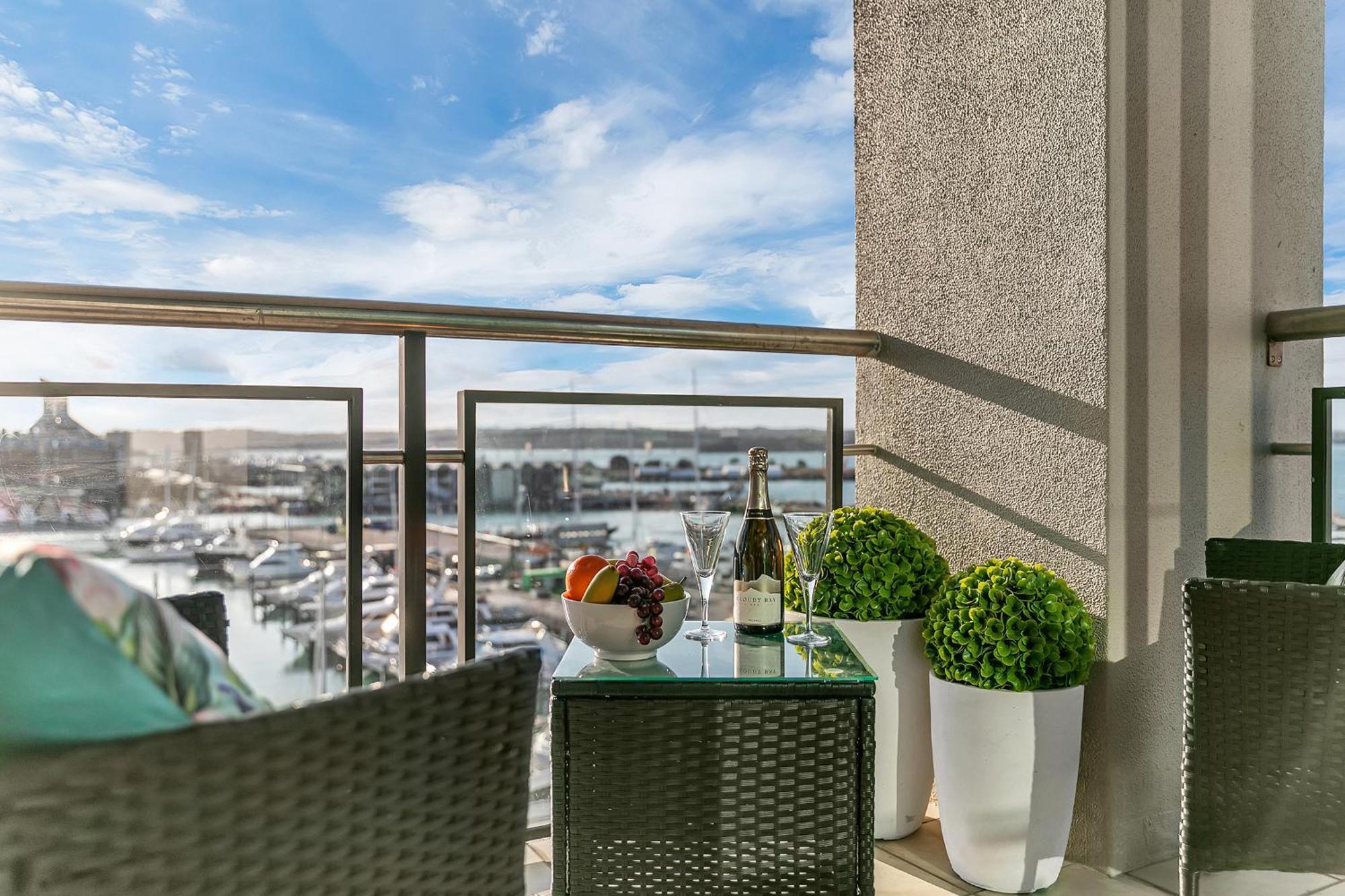 Penthouse Crown Apartment Оукланд Екстериор снимка